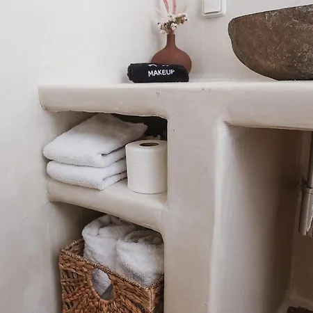 The Mykonos House - Newly Renovated Near Town Semesterbostad *